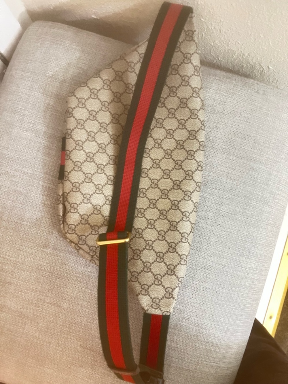 Gucci Beige Brown GG Supreme Belt Bag with Red & Green Stripe - Picture 2 of 7